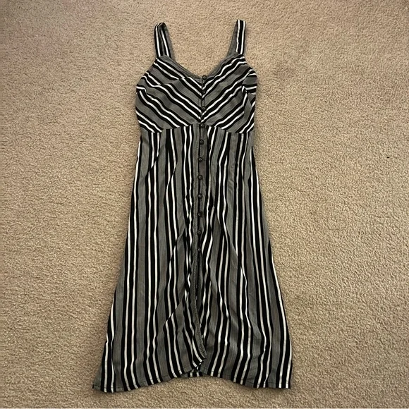 Xhilaration | V-Neck Strappy Button Down Black and White Midi Dress - Picture 3 of 7